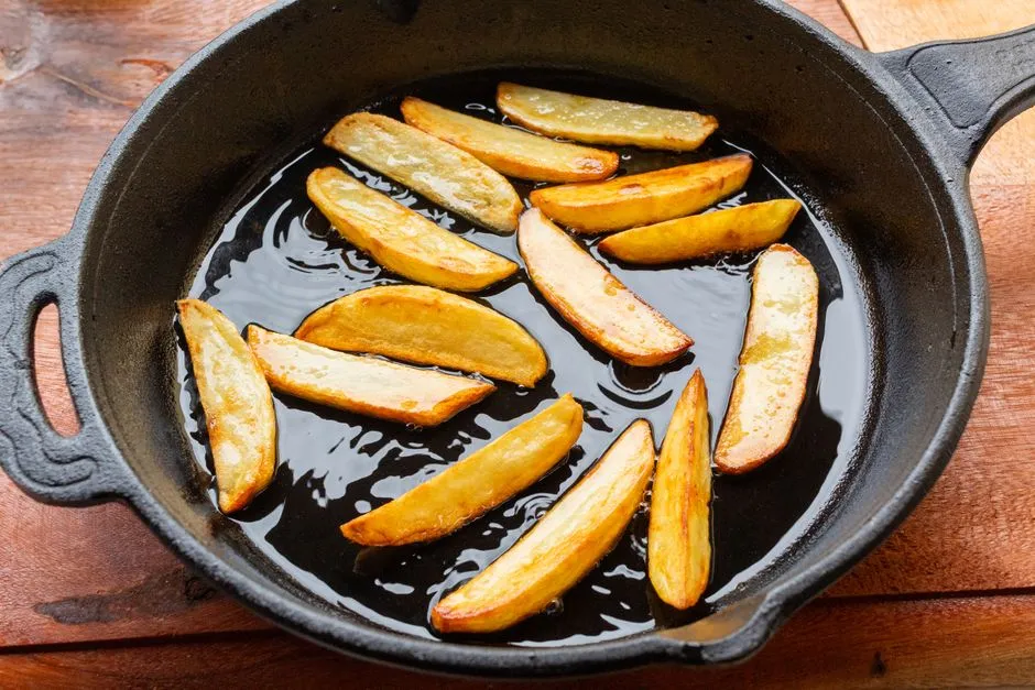 Cast-Iron Skillet Cornbread with Crisp Edges